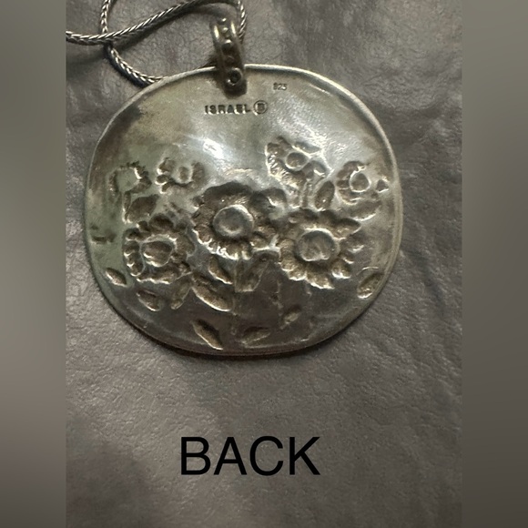 AUTHENTIC OR PAZ ( signed B )
Slightly oxidized sterling silver pendant. - Picture 10 of 12